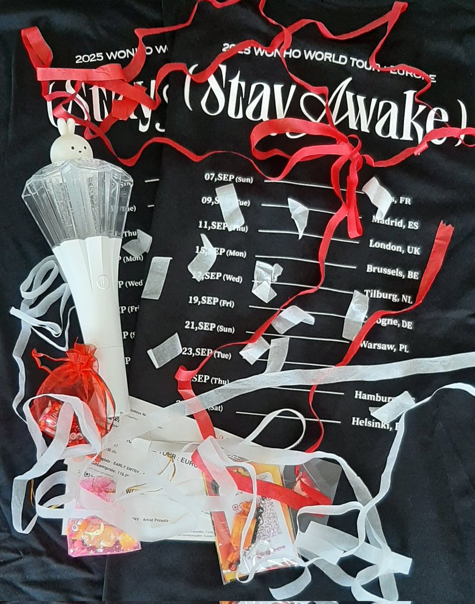 We had a wonderful time at Wonho's concert in Berlin. 
Thank you WENEEs for the cute freebies 😘

#STAYAWAKEinBerlin