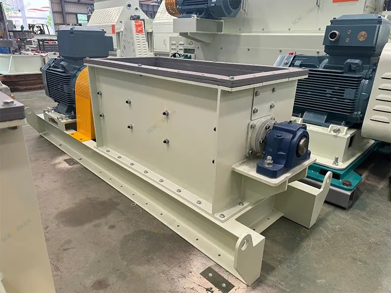 scikoon27198's tweet image. Boost efficiency with SCIKOON’s XKPS-CS Lump Breaker! 💥 Crush soybean/canola meal up to 3000 TPD with durable 16Mn hammer design &amp;amp; stable SKF-driven rotor. #lumpbreaker #feedmill #oilseedprocessing