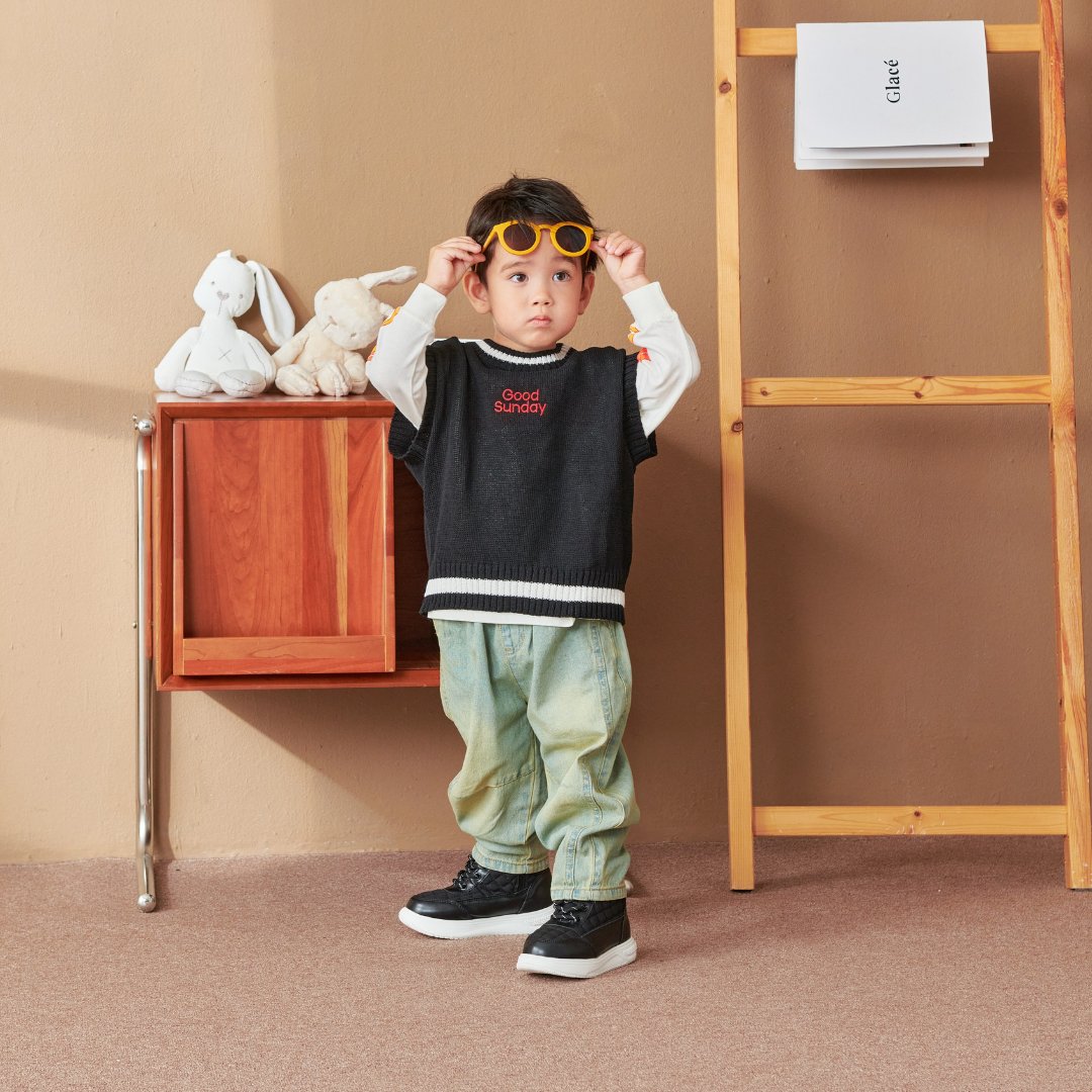 【𝑴𝒚 𝒍𝒊𝒕𝒕𝒍𝒆 𝒘𝒐𝒏𝒅𝒆𝒓-人氣童裝上線】 

來賣場上挑選喜愛的款式帶回家吧
限定店舖販售中

台北市：善導寺站前店
新北市：五股店
桃園市：楊梅店、桃園中山路店
新竹縣：竹東店
台中市：五權西路店、梧棲店
彰化縣：員林店
台南市：台南和緯路店
高雄市：楠梓店