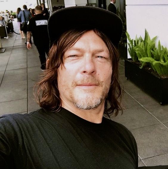 xToniBx's tweet image. Sending positive vibes on your timeline. Stay awesome, keep smiling, be healthy &amp;amp; safe ♥️ 

Just be you 😘

@wwwbigbaldhead #PositiveVibes #JustBeYou #PictureOfTheDay #NormanReedus