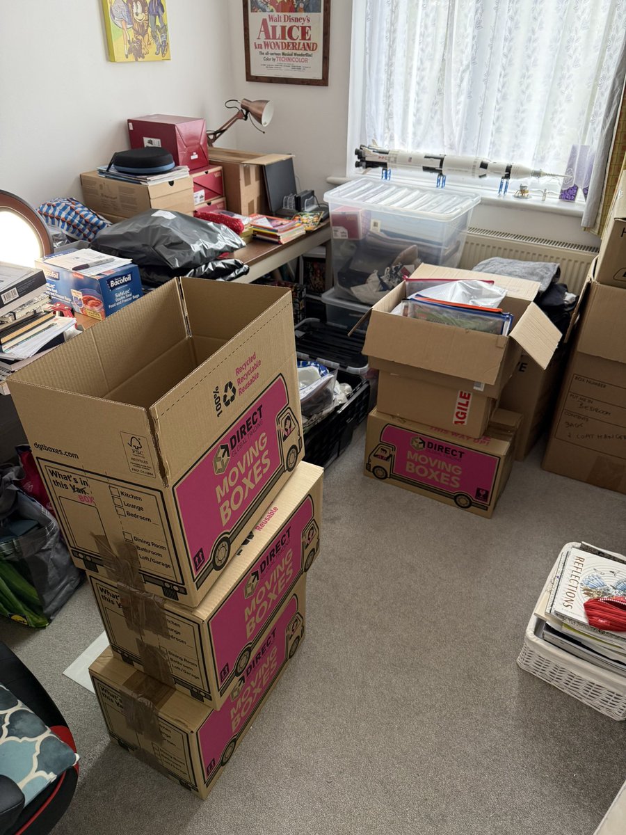 katboreuxwells's tweet image. So the packing madness begins #moving #packing
