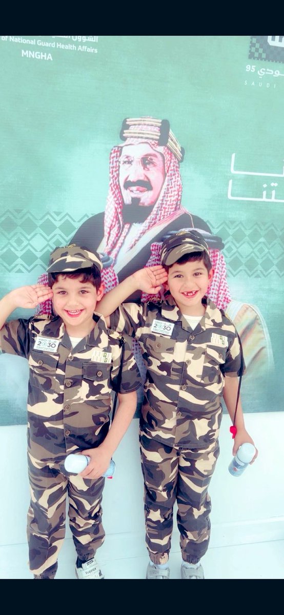 توي صاحي ومستمتع جداً 
وش سوينا البارح ماندري 

( الأب والأبناء وماادراك ما الأب)
لاتكذب ولا تعلم بالصحيح 💚🇸🇦😂

#طبعنا_بعزنا 
 #اليوم_الوطني_السعودي95