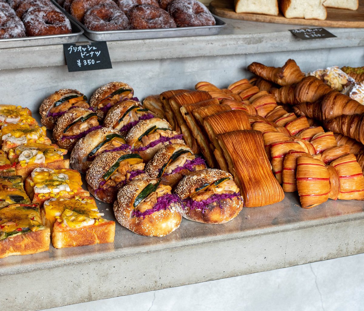 加古川ルーシーさんでのパンのポップアップ。身体はクタクタになったけど、お客様といろいろ話せたし、ルーシーさんの料理はめちゃくちゃ美味しかったし、心は大満足🍞

これから涼しくなってきたら、ポッアップや出店も増やしていきたいな。
体力と相談しながらやけど💦

#パンつくり