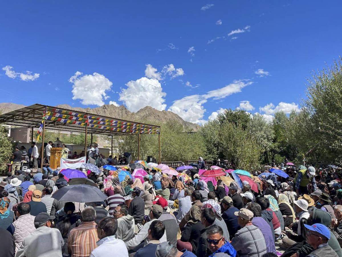 Tsering_gaphel's tweet image. It is truly disheartening to witness the harsh reality of our national media. For the past 14 days, Ladakh has been carrying out a peaceful hunger strike, with many people along Sonam Wangchuk,fasting in silence. Yet, during these two weeks of struggle, mainstream media chose to…