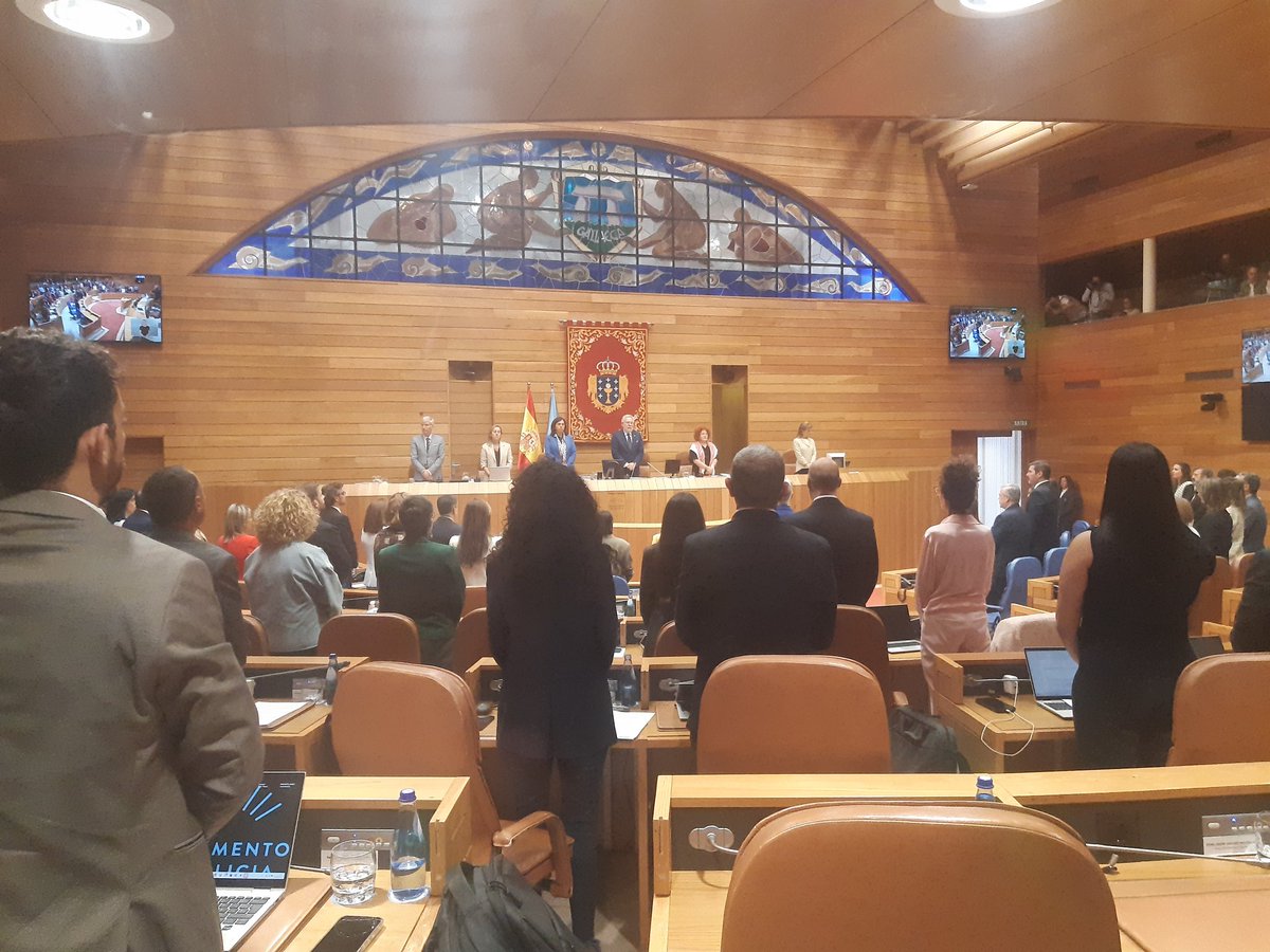 O pleno do <a href="/Par_Gal/">Parlamento Galicia</a> garda un minuto de silencio "polas víctimas inocentes do xenocidio na franxa de Gaza", en base a proposta do grupo socialista. Máis informacion en <a href="/RTVEGalicia/">RTVEGalicia</a>