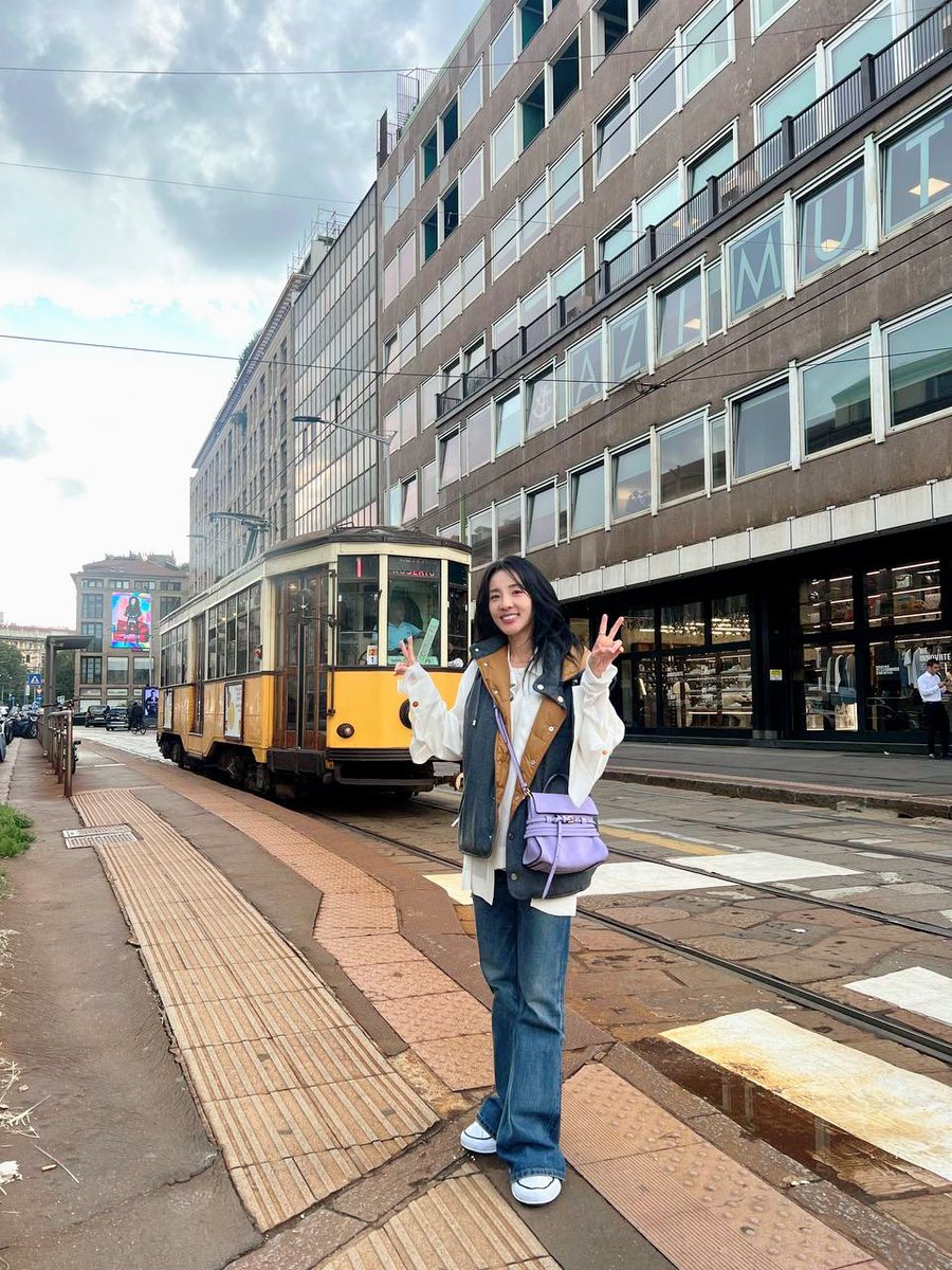 Ciao Milan!!! 🇮🇹🤗
Is there any Daralings and Blackjacks in Milan?! Long time no see!!! ♥️ 
9/24 Fendi
9/25 Moschino
9/26 Blumarine 
9/27 Dolce&amp;Gabbana 
So excited!!! 
#Dara in #MFW #2025