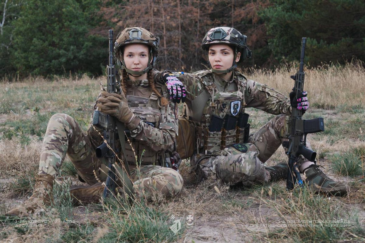 InUKRofficial's tweet photo. Two sisters — “Chuma” and “Mavka” — are defending Ukraine as part of the Burevii Brigade. https://t.co/ePlKfyR39b