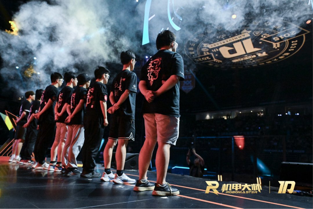 sjtugc's tweet image. Four-time champions!

With five GC undergraduate students as core members, SJTU’s “Yunhan Jiaolong” team has won the 2025 RoboMaster National Championship, becoming the first in history to claim four titles.

#RoboMaster #SJTU #SJTUGC