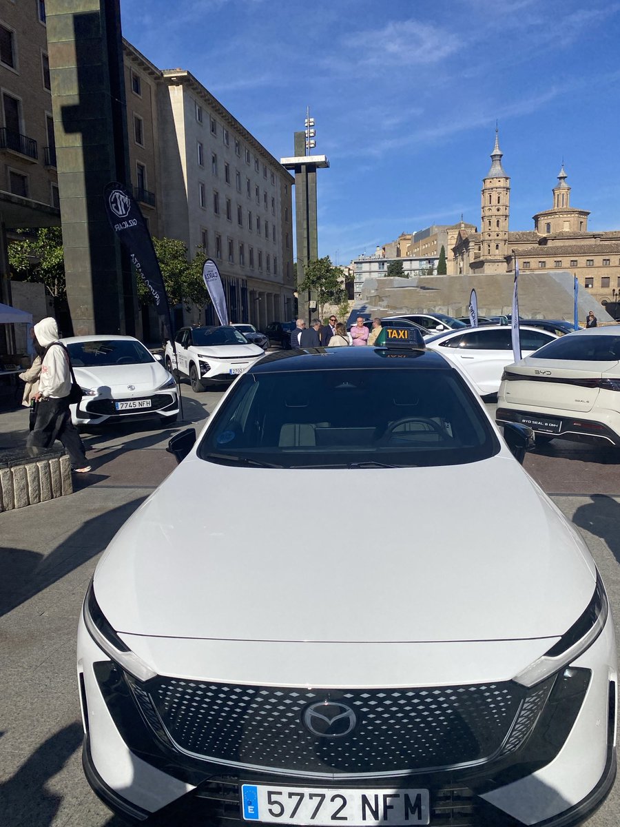 zarataxi's tweet image. Mucha variedad en vehículos sostenibles. #ZaragozaEsTaxi