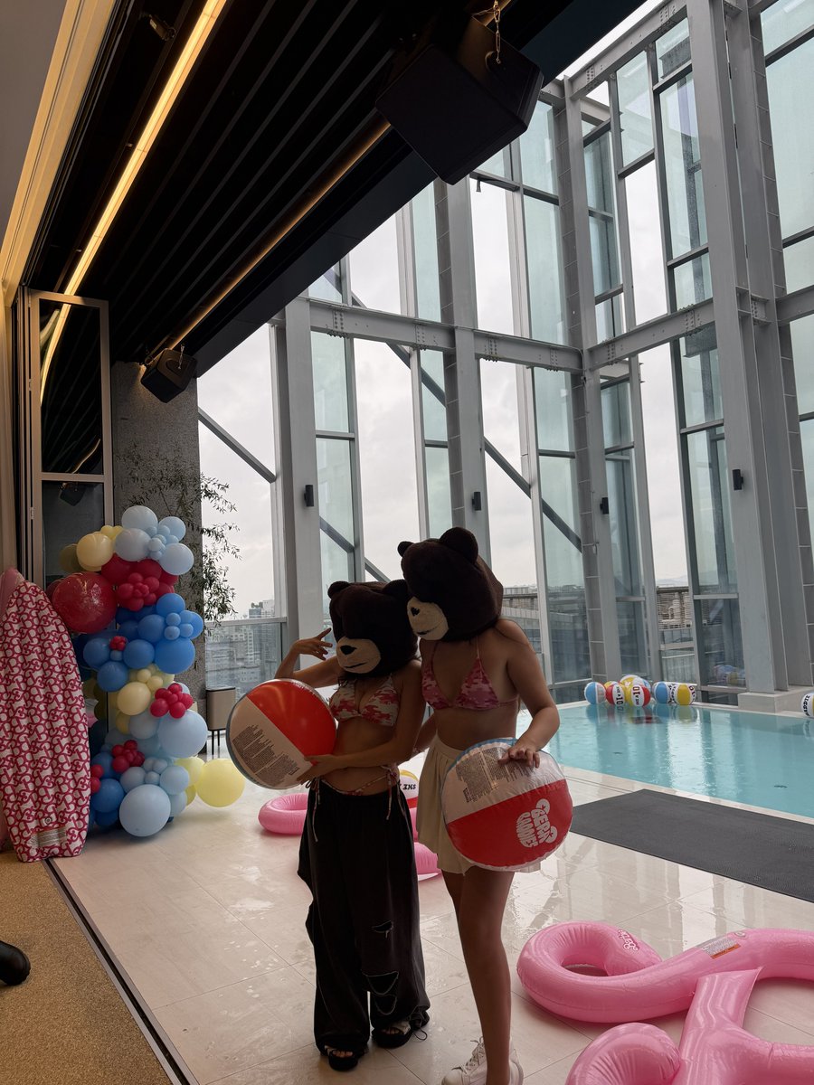 she a baddie with her baddie friends