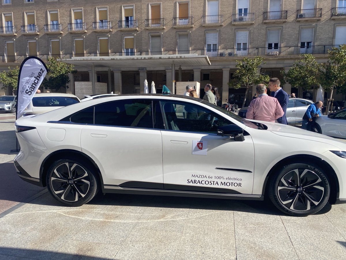 zarataxi's tweet image. Mucha variedad en vehículos sostenibles. #ZaragozaEsTaxi