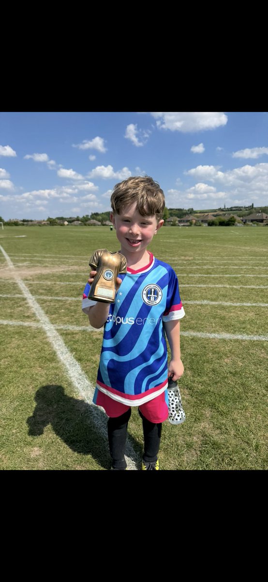 thereallytall1's tweet photo. #octopusenergy #TentacleTeams 

Well done Teddy for his man of the match performance. Bramely U7 blacks . 💙🖤 https://t.co/7ME68mmgPl