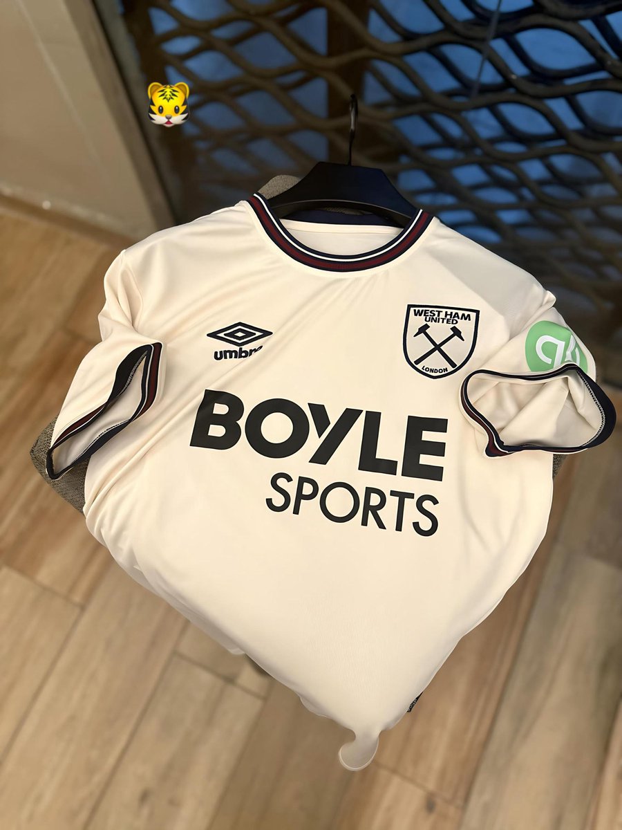 jhaytee0's tweet photo. UNITED By MORE

WESTHAM away 2025/2026 KIT 

L, XL, XXL

🏷️ 20,000

Kindly repost!!! https://t.co/2jhl9o9LaA