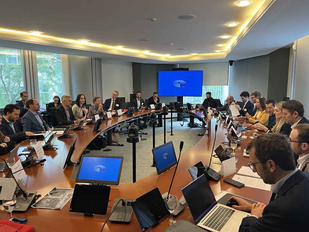 SvazPrumyslu's tweet photo. @SvazPrumyslu, together with @sapie_sk, brought business voices to the @Europarl_EN for the roundtable Rethinking Europe’s Competitiveness in the Digital Age.
🙏Many thanks to @MiriamLexmann and @OndrejKrutilek for hosting us and for driving this essential debate. https://t.co/sn75NunHDm