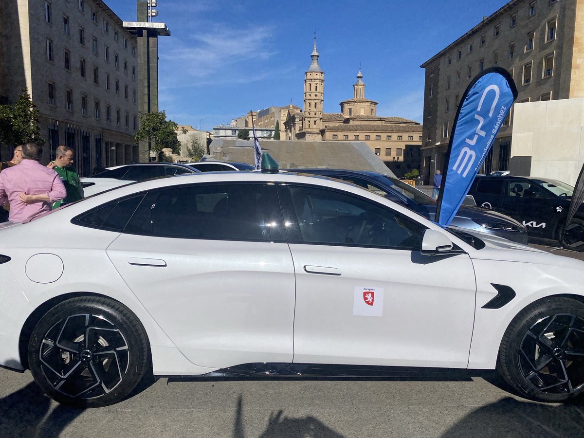 zarataxi's tweet image. Mas coches. #ZaragozaEsTaxi