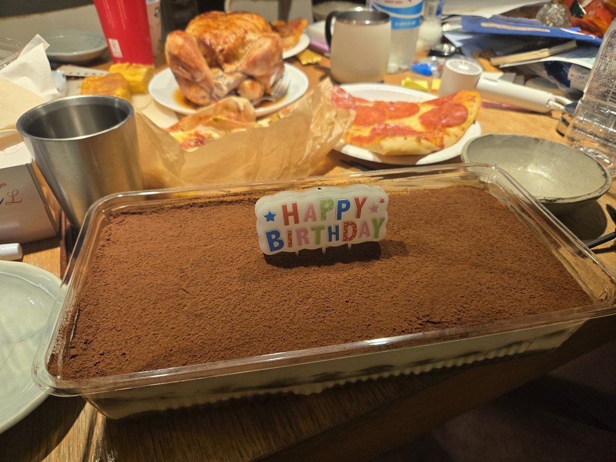 誕生日はでっかいティラミスだ！！！！！！！！！