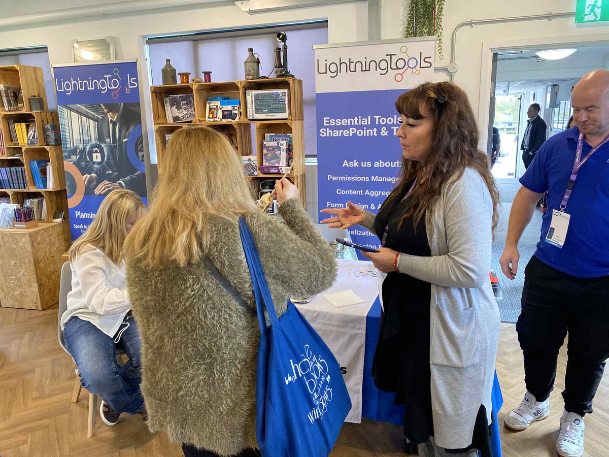 lightningtools's tweet image. We're enjoying a great day out at @CollabDays_Park. You can find us in the museum shop, adjacent to the @your365tribe. waffle bar! We hope you'll stop by for a chat. (Once you've enjoyed the Ruff Wood Pizzas!) #collabdays #communityrocks #tnmoc