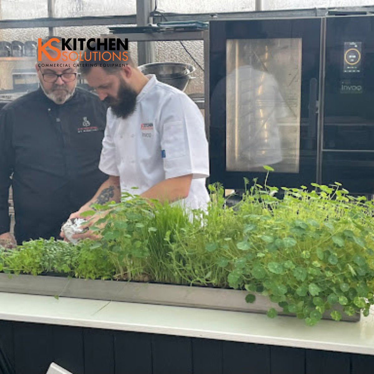 Spot the Hounö Invoq Injection Combi Oven in the background👀 

Fully loaded with smart controls, automatic cleaning, and energy-efficient steam. Top-quality results, less time and energy, perfect for any modern commercial kitchen!

Enquire today: bit.ly/46J1uYm