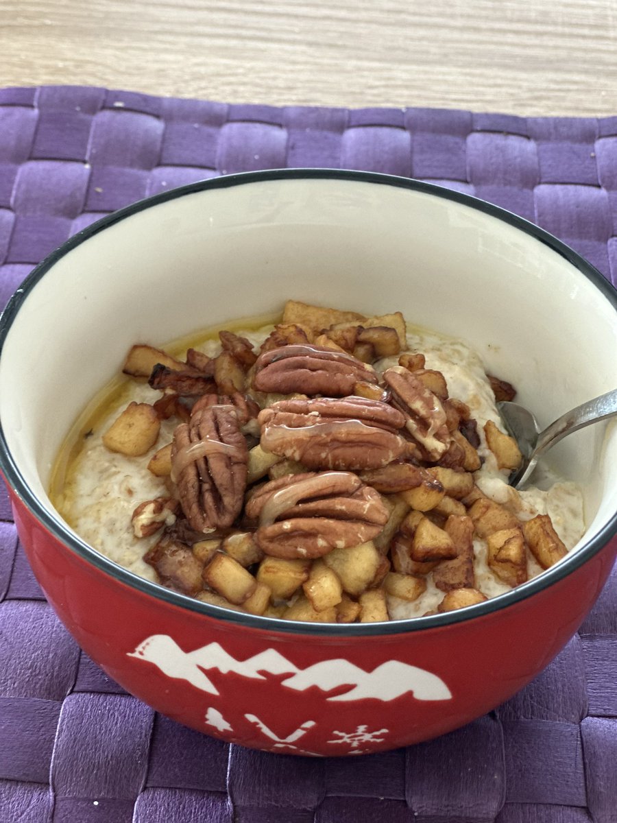 gm gm

nearby mountains got snowed in. i’m starting the day cozy with oats, caramelized apples, and pecans.