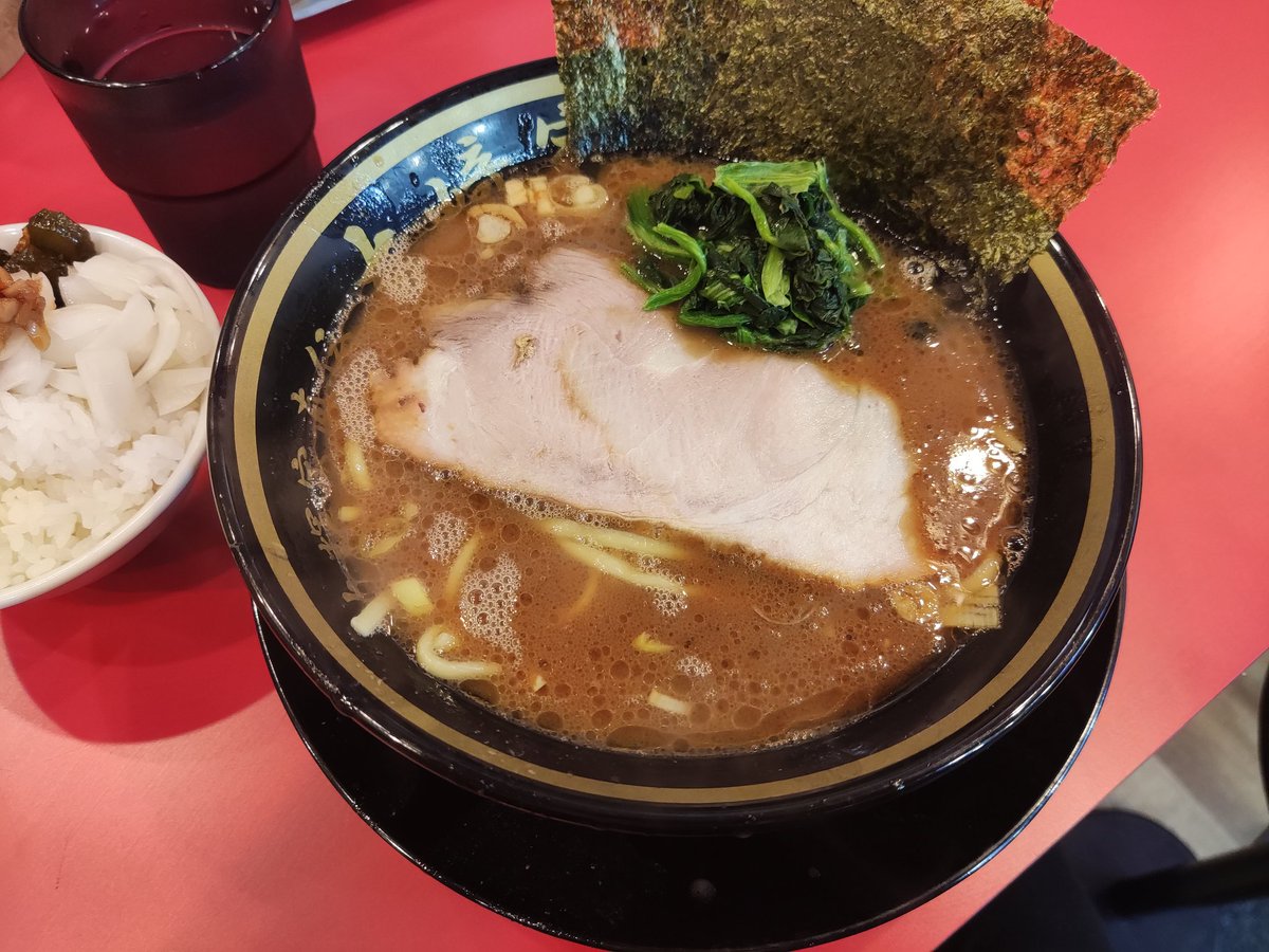 nnhoooooo's tweet photo. 半世紀ぶりに秋葉原に行ったら徒歩7分末広町駅近くに大輝家直伝の家系できててひっくり返った。見ただけでわかるスープの濃さ、これアキバで飲めるの嬉しすぎやろ
わいず、王道家、武将家、モンタナ、そしてこの大崎家と秋葉原の家系事情がすごいことになってます https://t.co/jdNo38Gb1R