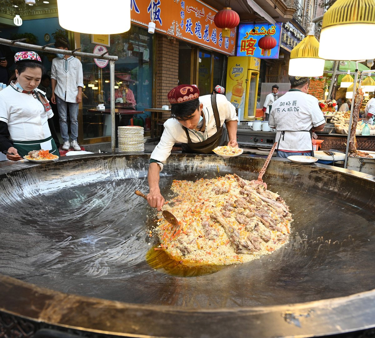 #TasteOfChina Imagine walking through a bazaar in Urumqi, #Xinjiang Uygur autonomous region — the air thick with aroma, grills flaming, spices flying. Taste hand-grab rice loaded with juicy lamb, #naan fresh from a blazing tandoor, and dapanji or big plate chicken to warm the