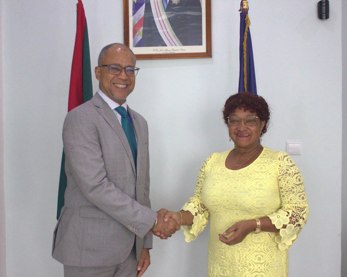 LucGnonlonfoun's tweet image. J’ai effectué 1 visite de courtoisie à 1 pays frère de la CPLP, à son Excellence Deotina Carvalho, Amb. Plénipotentiaire du Cap-Vert 🇨🇻. La rencontre a été marquée par 1 dialogue ouvert et 1 engagement mutuel à renforcer la coopération entre nos institutions respectives.#UNDPSTP