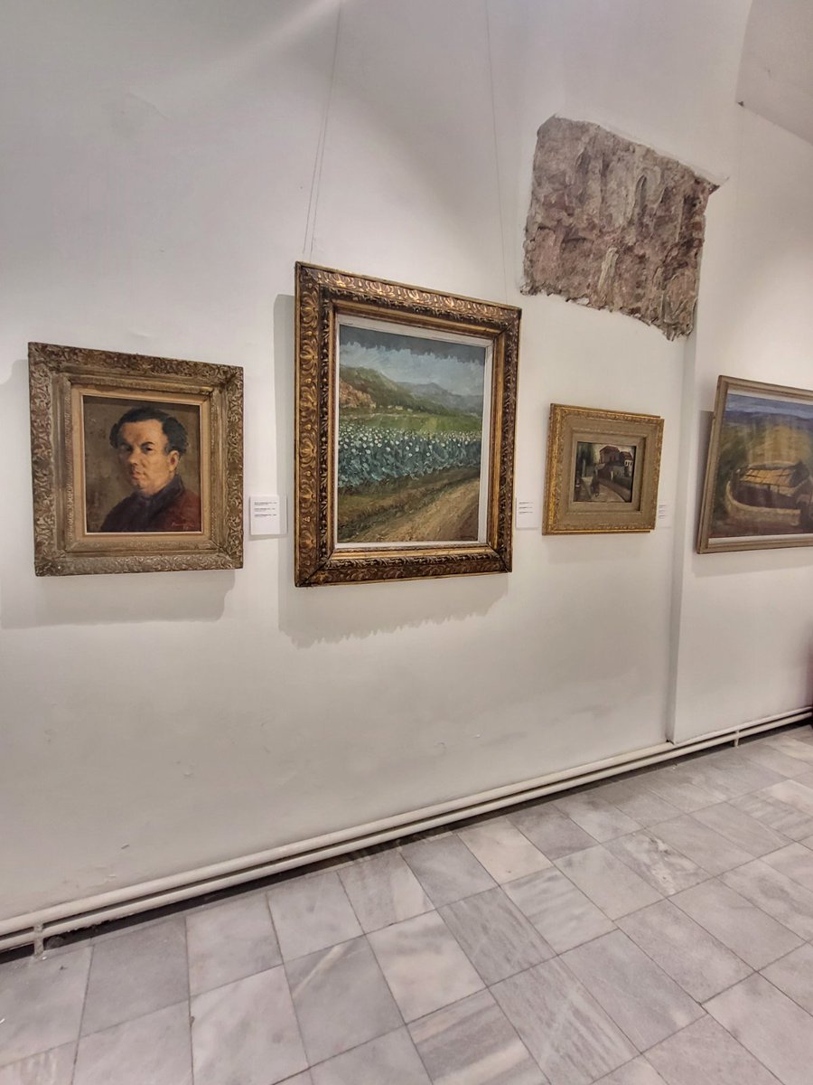 Другарии!!
Во Даут Пашин Амам се отворени и достапни за прошетка сите простори а таму 
BEST OF THE BEST изложба од сите најдобри уметници кај нас.

Дела на Личеноски, Мартиноски, Мазев, Грабул, Чемерски, Хаџи Бошков, Дада, Ташковски, Митриќевски, Наумовски 

Се шекнав кога влегов