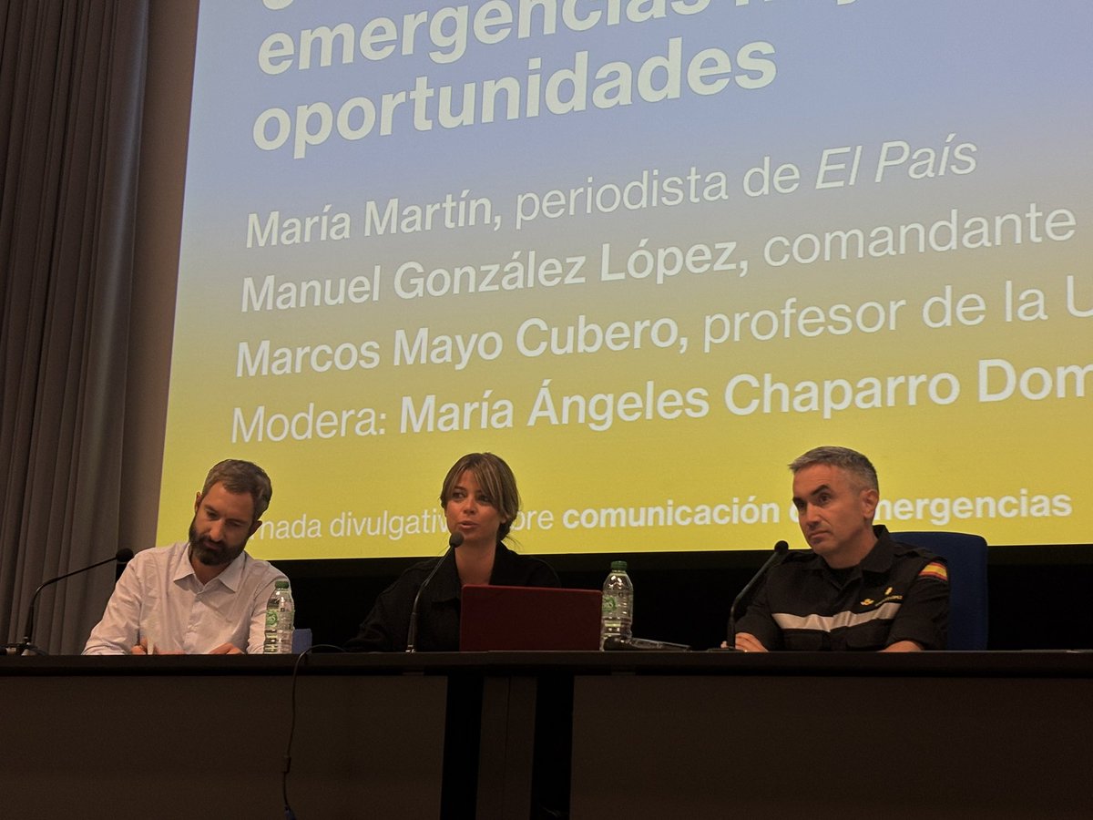 🗣️ Mesa Redonda - “¿Cómo informar sobre emergencias hoy? Retos y Oportunidades”.

👤 María Martín - <a href="/el_pais/">EL PAÍS</a> 
👤 Manuel González López - <a href="/UMEgob/">UME</a> 
👤 @MayoMarcos - <a href="/unicomplutense/">Complutense</a> 
✨Modera: @MarianChaparro

📺 Sigue el evento en directo: youtube.com/live/TvyiDC0XQ…

#JornadaSOS