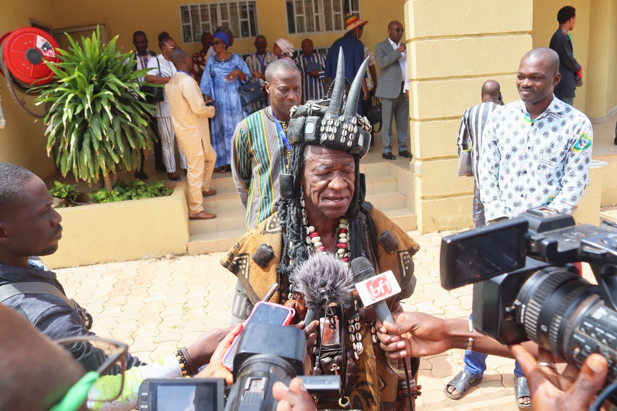 SaveChildrenBF's tweet image. Crise climatique au #BurkinaFaso : chercheurs, humanitaires &amp;amp; détenteurs de savoirs locaux réunis à l’@Univ_JKZ pour le 1er colloque sur l’#ActionAnticipatoire.
Objectif : anticiper plutôt que subir, en alliant science &amp;amp; traditions pour bâtir la résilience.
#Climat #Résilience