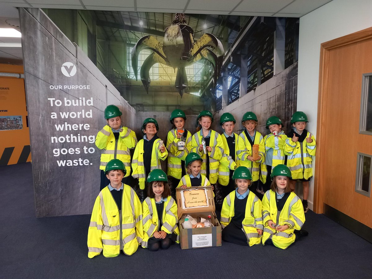 ViridorUK's tweet photo. This week, visitors to our Ardley ERF Visitor Centre have been inspired to rescue more recycling. We given away treasure chests to schools to promote National Recycle Week in #Oxfordshire and to spread the word about what can be recycled.
#RecycleWeek #OxfordshireRecycles https://t.co/echyZ0Afr4