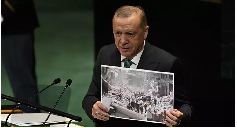 ‘İsrail Dostu’ Erdoğan, İsrail’in yaptığı soykırımı gösteren ve sosyal medyada bile yayınlanamayan görselleri, BM Genel Kurulu’nda, üstelik önceki gün mikrofonu kapatılmasına rağmen dünyaya gösteriyor!

‘Sünni sazan avı’na çıkan İran sızması Gaz’zeci münafıkların gözlerine sokun!