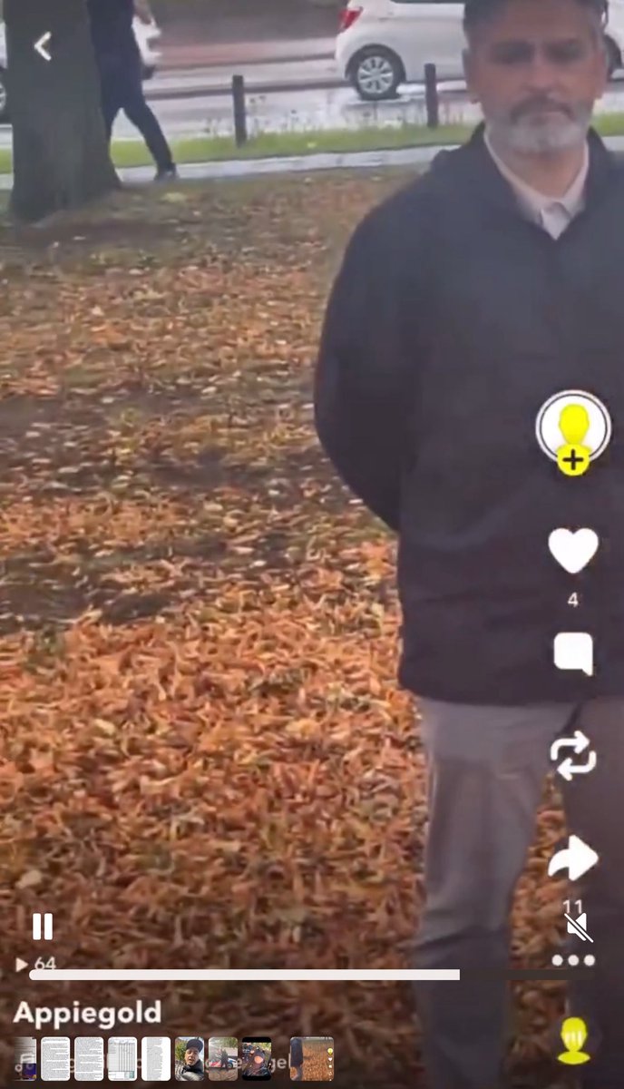 Geschokt waren we toen een demonstrant bij de rellen in #DenHaag tegen journalist #DannyGhosen riep: “Jij moet weg hier, vuile kankerjood. Jij werkt voor PowNews, Sieg Heil. Jij gaat op mijn TikTok, vuile pedofiel”. Dezelfde figuur brengt de Hitlergroet bij de uitgebrande politie