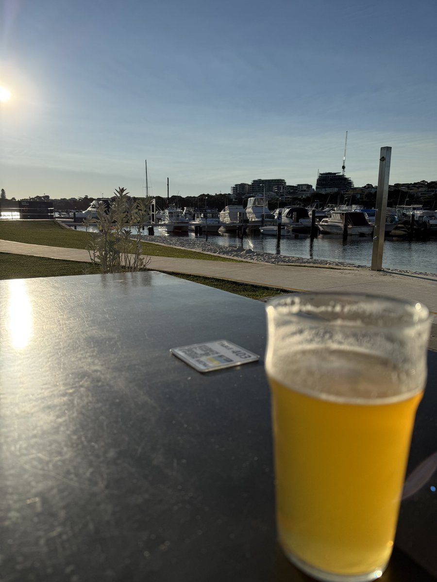 frostbytez's tweet image. Yay, finally some warmer weather !🌞🍺 #perth