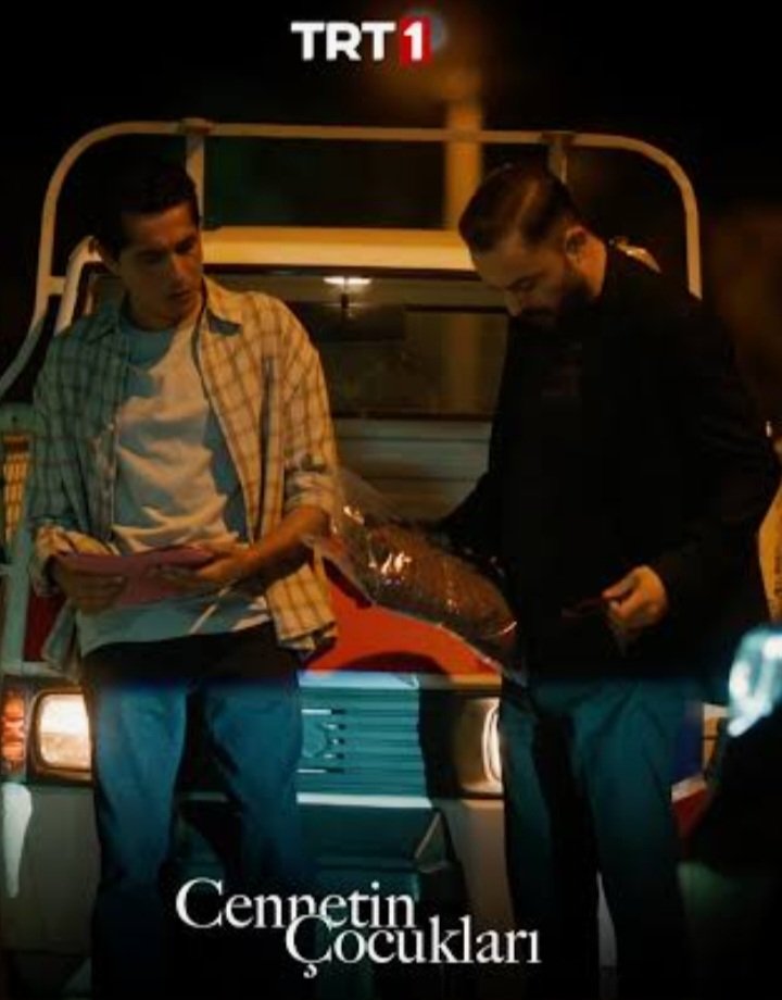 "İki kişinin bildiği, sır değildir"
Kurtlar Vadisi gibi başladı. Yeşil Deniz ve Gönül Dağı karışımı devam edecek gibi
Evet, bıktıran, sündürülen bir konusu yok fakat Türk dizi sektöründe 2.sezondan sonra bu tür kaliteli yapımlar da "cıvımaya" başlıyor
Umarım istisna olur bu dizi