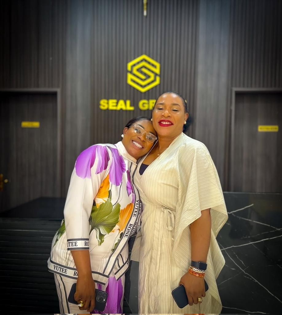 Tonyalawani's tweet image. Happy Birthday to the #SEAL1 Queen! 
My big Sister Uyi, My Alpha, Our Olori Ebi 💖 @uyi.oduwamalaka 

My Docky~Docky, 
The one who carries us all with grace and love, the family’s Big Mummy and Olori Ebi. You’re not just a big sister, you’re a safe place, my biggest inspiration,