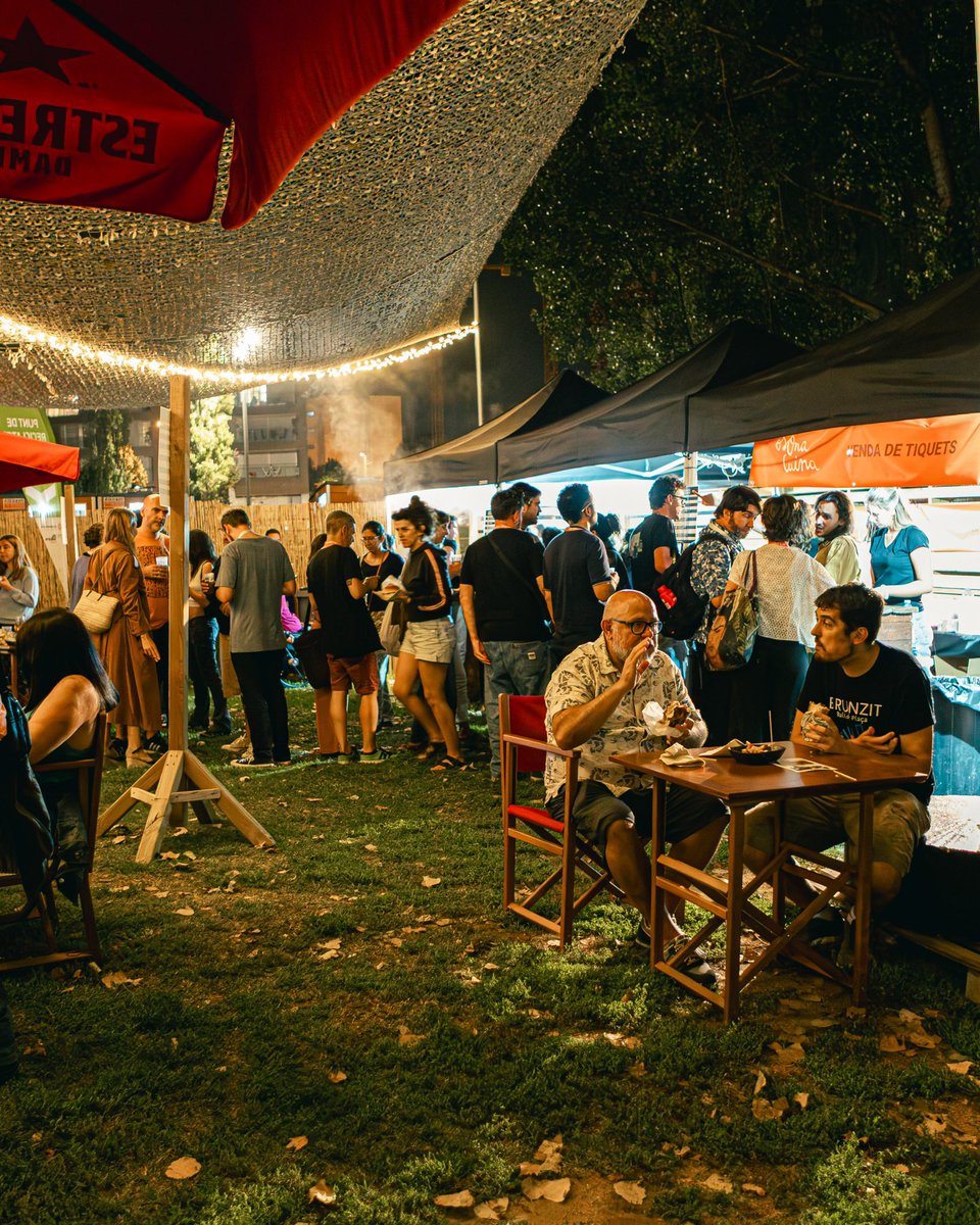 🎶+ 🥘Fet a Osona i Osona Cuina donen sabor local al <a href="/MercatMusicaVic/">MMVV</a>  

Els assistents van gaudir de dinars i sopars populars elaborats per cuiners osonencs amb productes del territori, en un entorn que va unir música, cultura i alimentació.

Més info
👉creaccio.cat/fet-a-osona-i-…