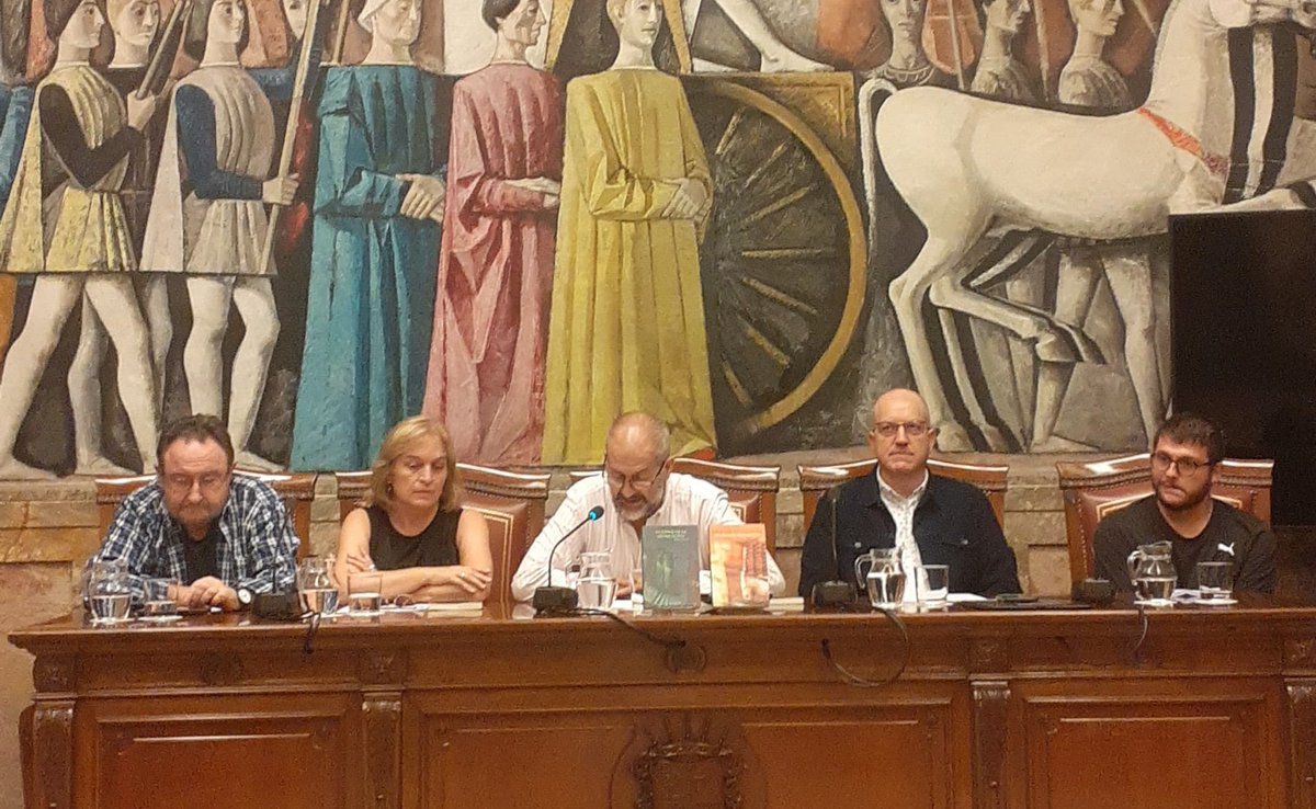 Con a enchaquia d'o DIYA EUROPEU D'AS LUENGAS, Gara d'Edizions, a <a href="/DPZaragoza/">Diputación de Zaragoza</a> e <a href="/ligallo/">Ligallo de Fablans de l'Aragonés</a> nos fizon pasar un güen rated con os libros de ELENA CHAZAL "cuentos de la lluna nueva" e JUAN CARLOS MARCO "Sobre tot no tomar mal".

<a href="/sevegodina/">sevegodina</a> <a href="/cfa_consello/">Consello_CFA</a> <a href="/REA_rolde/">Rolde de Estudios Aragoneses</a>  <a href="/aragon_2015/">ARAGÓN</a>