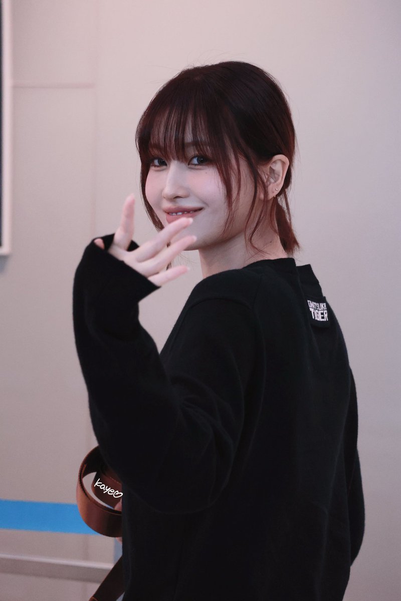 9ml3j's tweet photo. すみませんオニツカタイガーのファッションウィーク担当者に私の意識入ってたりしますか？
ありえないことが起きているんですけどʚ̴̶̷̆ ̫ ʚ̴̶̷̆🌀 https://t.co/ziripdfHhm