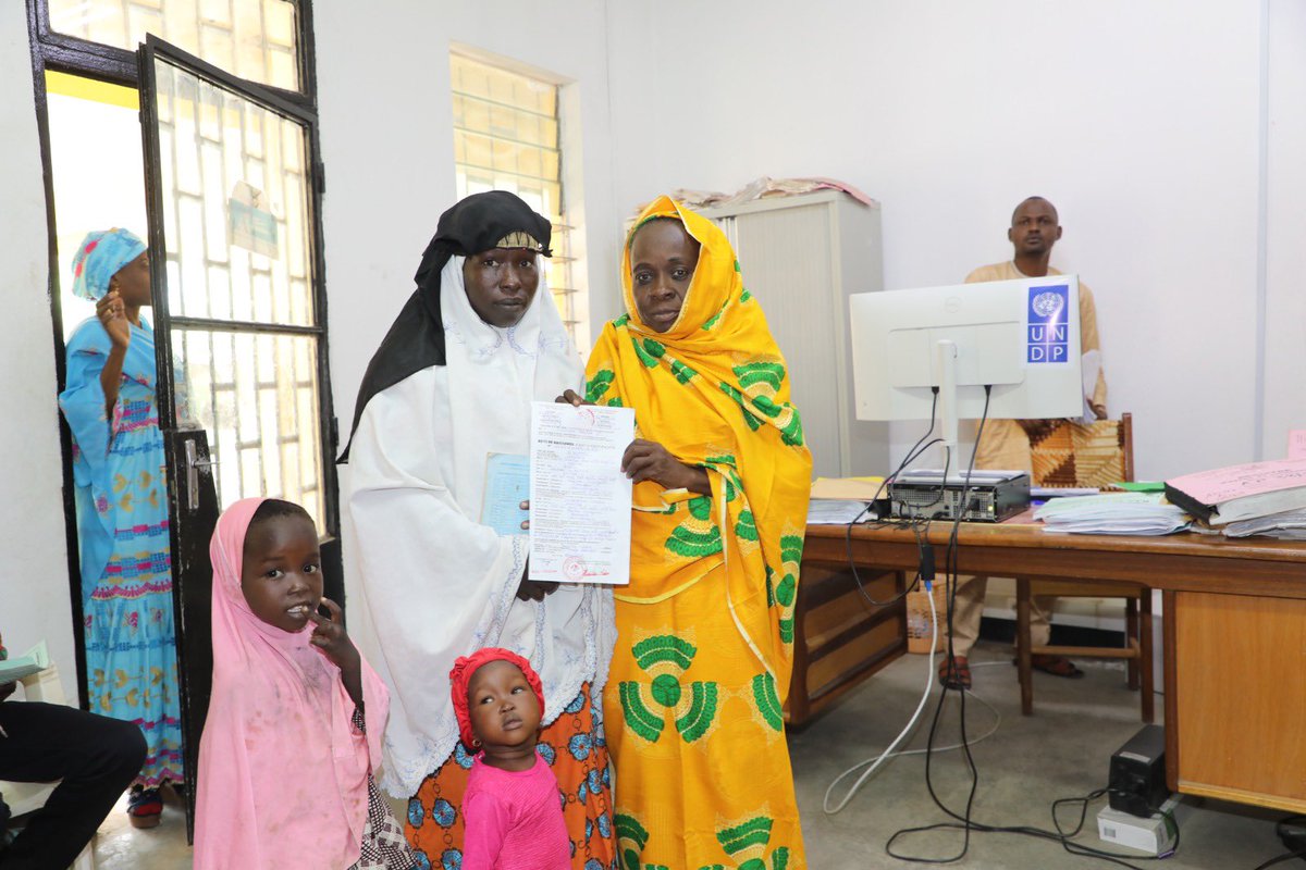 Digital birth certificates are changing lives in Maroua! Thanks to <a href="/UNDP/">UN Development</a> &amp; BUNEC, families now get legal identity for their children in minutes, not days. Every child counts. 🌍✨ Read more: undp.org/cameroon/stori…