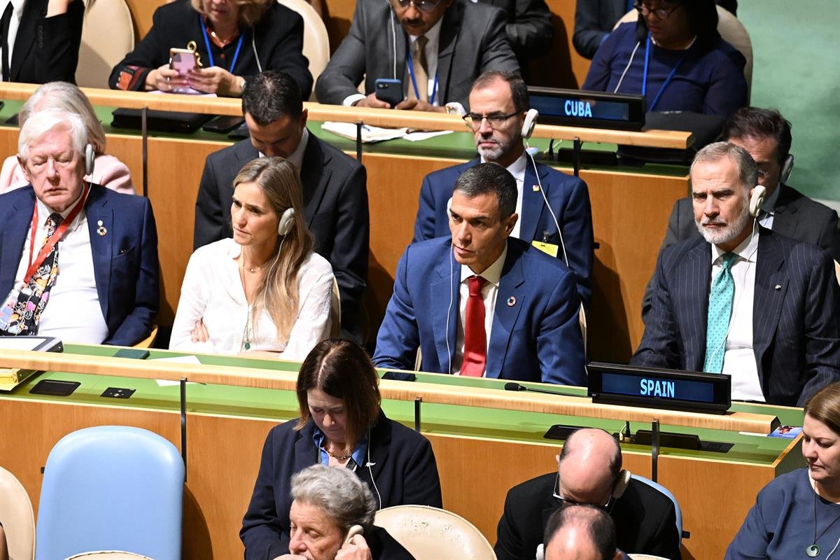 La Moncloa (@desdelamoncloa) on Twitter photo El presidente <a href="/sanchezcastejon/">Pedro Sánchez</a> pidió en su intervención en el Consejo de Seguridad de <a href="/UN/">United Nations</a> que la futura paz en Ucrania "no legitime la violencia o la alteración de fronteras por la fuerza".
Retoma su agenda hoy con diversos actos en el marco de #UNGA80.
lamoncloa.gob.es/presidente/act… El presidente <a href="/sanchezcastejon/">Pedro Sánchez</a> pidió en su intervención en el Consejo de Seguridad de <a href="/UN/">United Nations</a> que la futura paz en Ucrania "no legitime la violencia o la alteración de fronteras por la fuerza".
Retoma su agenda hoy con diversos actos en el marco de #UNGA80.
lamoncloa.gob.es/presidente/act…