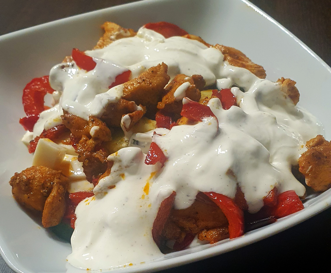 Mm_Jackiewicz's tweet image. Zdrwa, prosta i pyszna sałatka. 
Ogórek, pomidory, mozarella, griollowana papryka z kurczakiem, oliwa z oliwek, jogurt grecki z sokiem z cytryny. low Fodmap bez ani grama składników sprzyjających szybkiej fermentacji. 
SIBO/IMO
#dieta
#lowfodmap