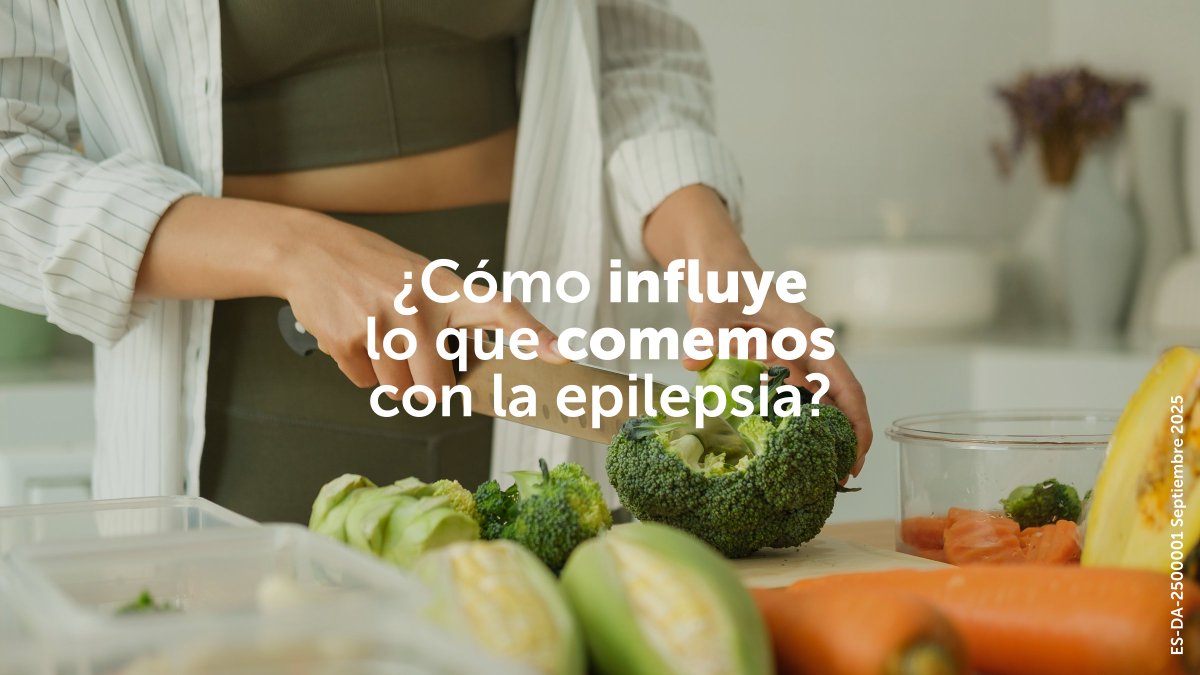 La alimentación, sí puede influir en el bienestar y en el control de las crisis si se mantienen rutinas saludables.

✔️ Mantener horarios de comidas
✔️ Evitar saltarse comidas
✔️ Cuidar la hidratación
✔️ Apostar por frutas, verduras y proteínas

Son gestos sencillos que ayudan a