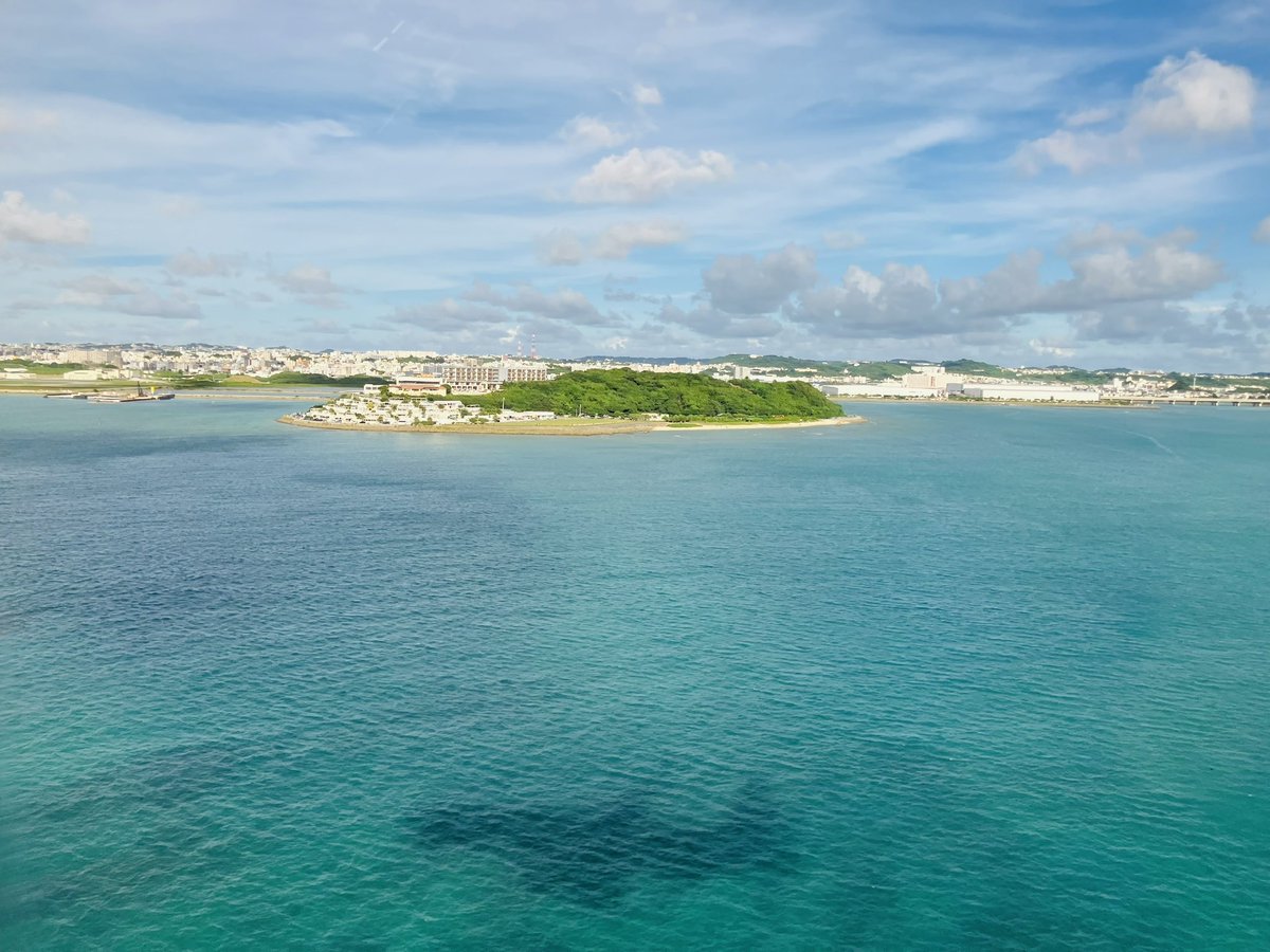 那覇空港に着陸寸前。喜屋武岬、糸満漁港、豊崎海浜公園美らSUNビーチ、瀬長島