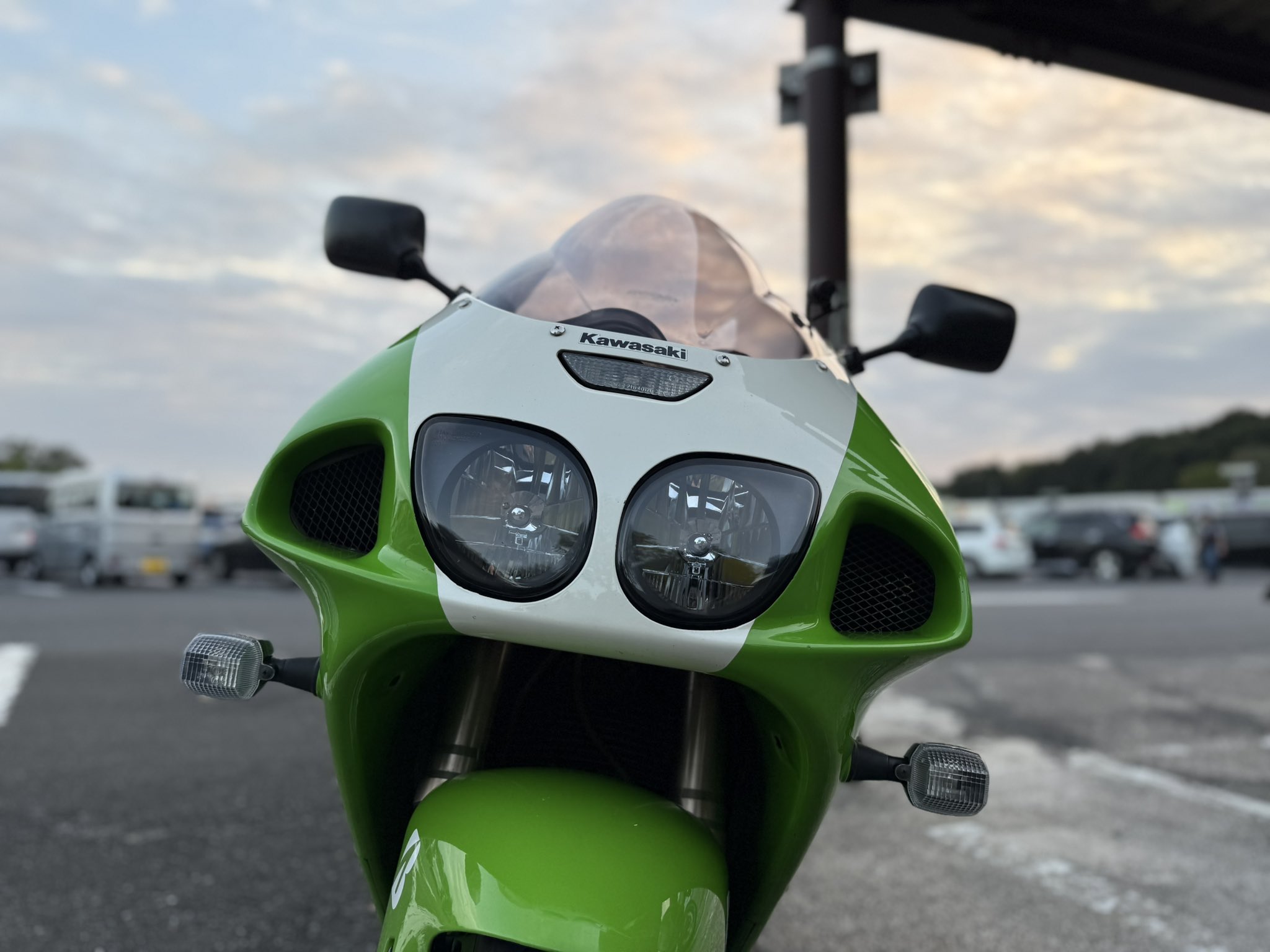 リザード Budget Bike Battle | ZX-7R Close Up - YouTube