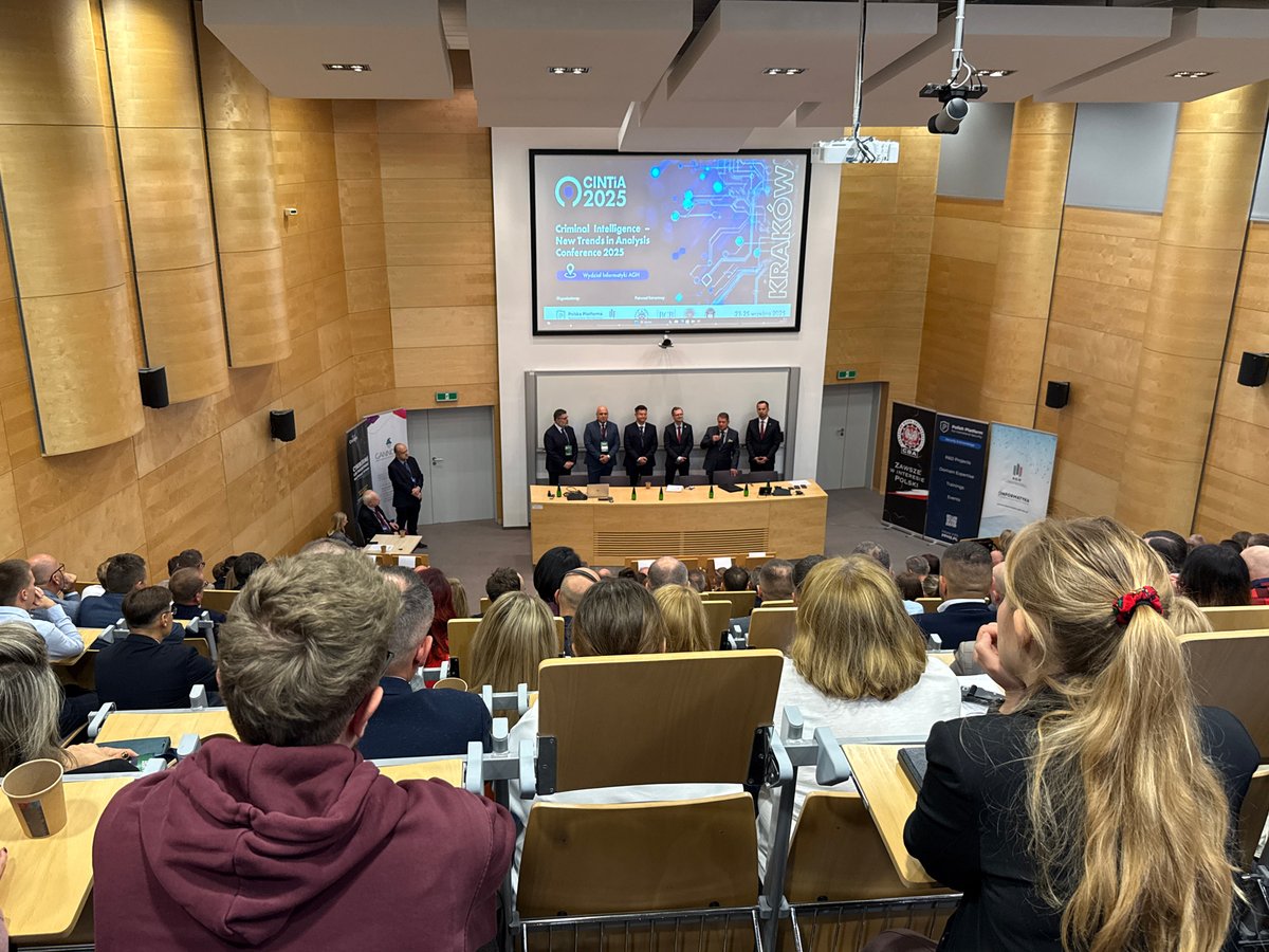📢 CINTiA 2025 – wystartowała!

Wczoraj w Krakowie rozpoczęła się czwarta edycja międzynarodowej konferencji analitycznej z obszaru bezpieczeństwa – CINTiA 2025 (Criminal Intelligence – New Trends in Analysis Conference).

Wydarzenie uroczyście otworzył Prezes Rządowej Agencji