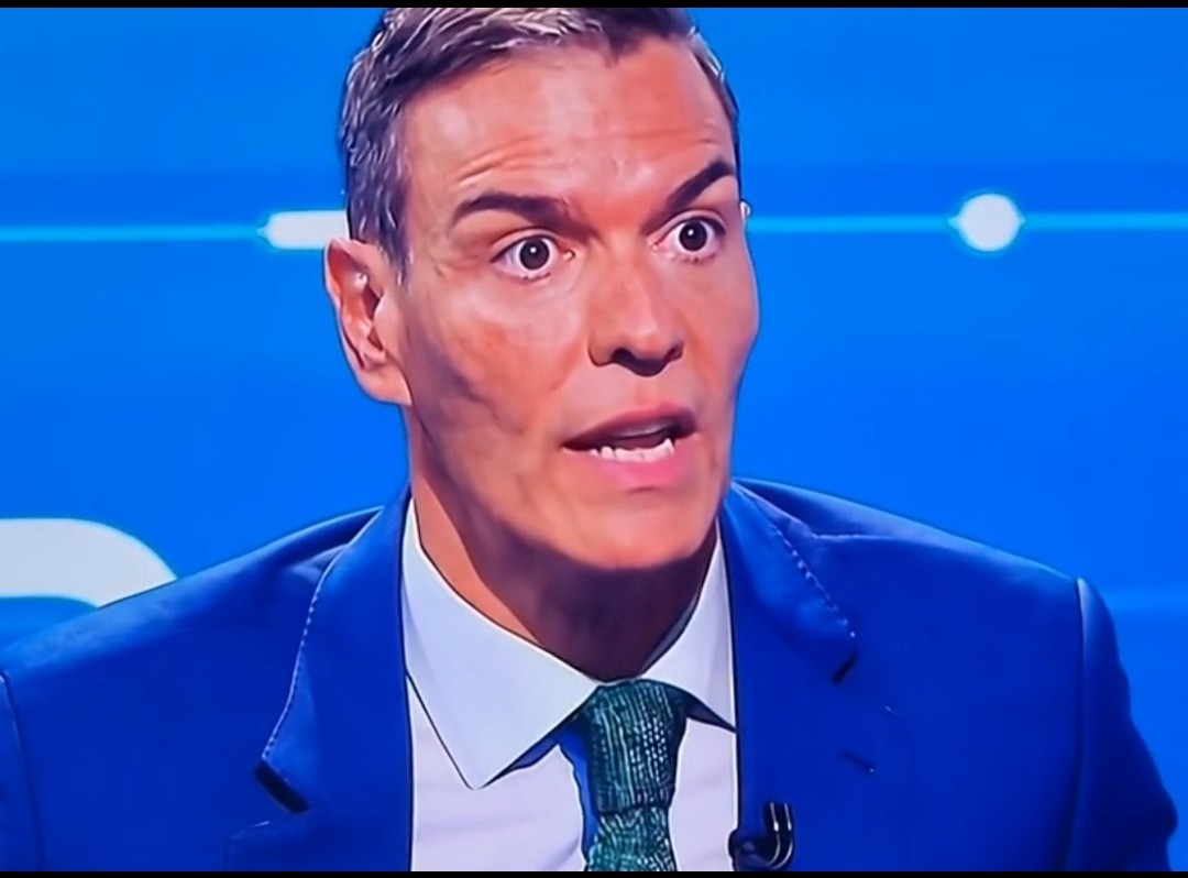 Se me revuelve el estómago, sólo de pensar en que haya gente que insinúe que este individuo pueda ser candidato siquiera, al devaluado premio Nobel de la Paz. Un individuo que lo único que ha hecho es fomentar enfrentamiento y odio entre los españoles ¡Es repugnante!