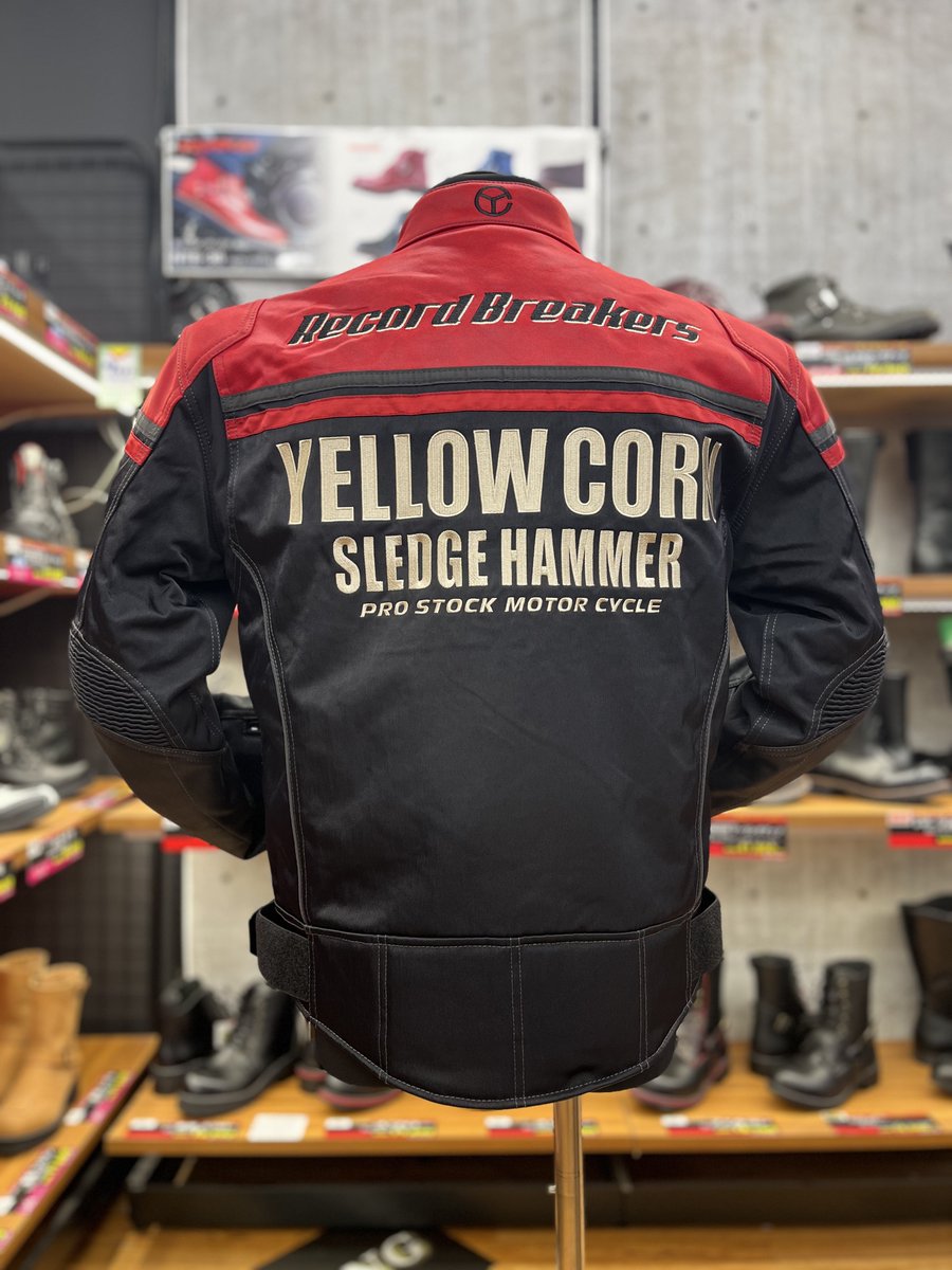NANKAI_OSAKA's tweet photo. #人気 の #イエローコーン(#yellowcorn)
ウインタージャケット ≪BB-5304≫ が入荷しました

脱着式防寒インナーで３シーズン対応に進化！

#定番 デザインで早期完売必至のジャケットです

ご試着は #南海部品本店 まで

@yellowcorn_intl 
#sledgehammer 
#yokohama 
#大阪梅田 
#オートバイ用品店 https://t.co/c0H4c5BGVt