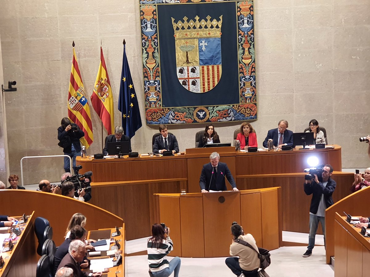 Estoy en el debate del estado de la C.Aragòn, escuchando a Azcón; abre con un   homenaje póstumo al presidente Lamban.  Condena la guerra de Ucrania y no condena el GENOCIDIO DE GAZA, pero no es de extrañar, la derecha todavía no ha condenado los crímenes franquistas. <a href="/PODEMOS/">Podemos</a>