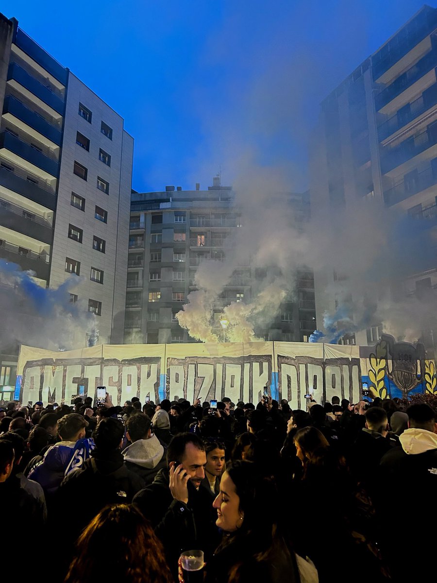 Juntos. Siempre hemos remado juntos. Siempre. En las buenas y en las malas. Porque la Real, pase lo que pase, es su afición. Gure etxea defenditu behar dugu.