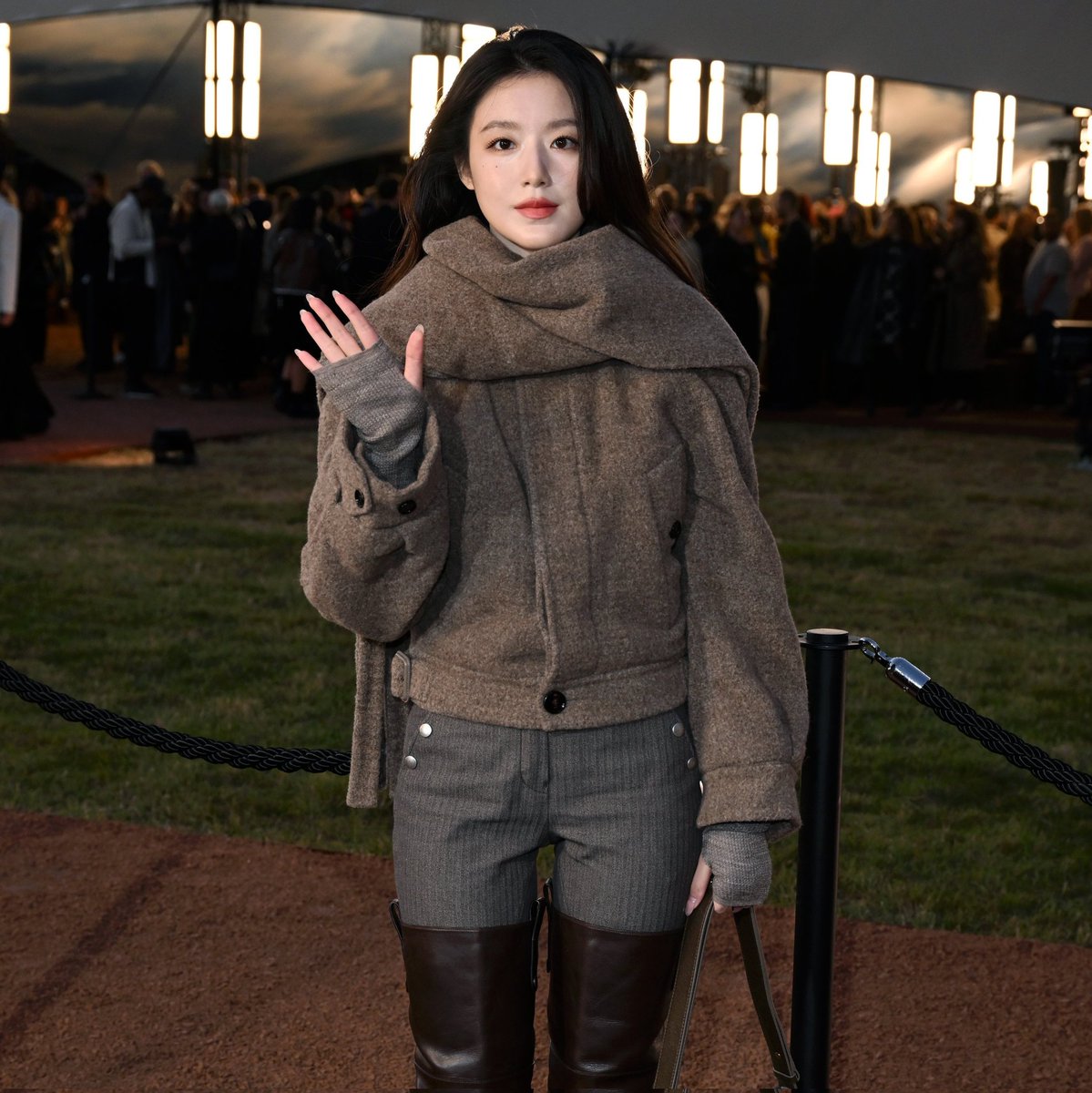 Stray Kids' Seungmin dominated London Fashion Week, generating 40.53% of the total social media buzz, surpassing the combined impact of all Western celebrities.

— i-dle's Shuhua followed in second with 15.34%. 

Burberry’s commanding 86.94% visibility was fueled largely by its